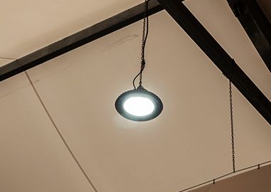 Iluminação para edifícios desmontáveis e tendas industriais